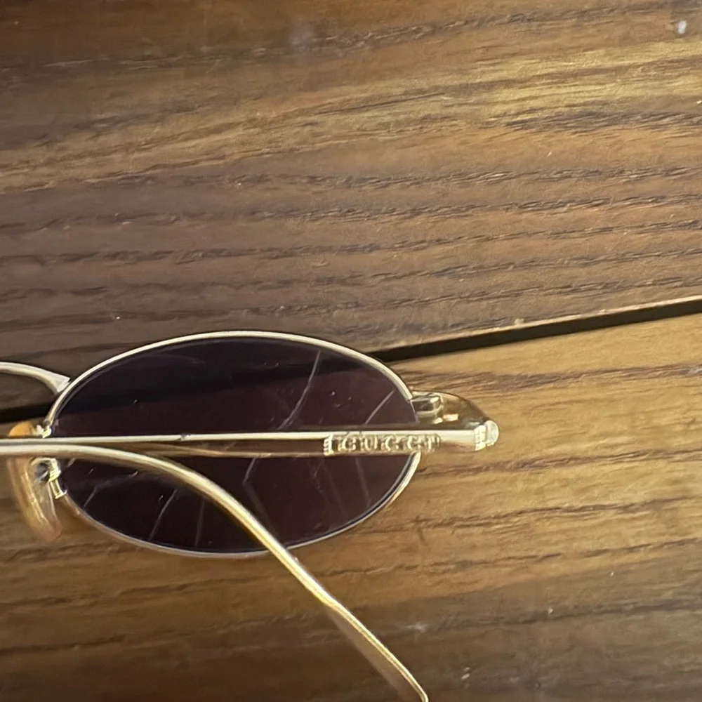 Vintage Gucci Gold Oval Sunglasses with crack is the paint - Picture 5 of 6